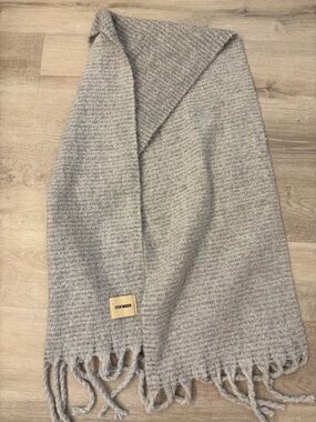 Steve Madden Light Gray Knit Fringe Scarf